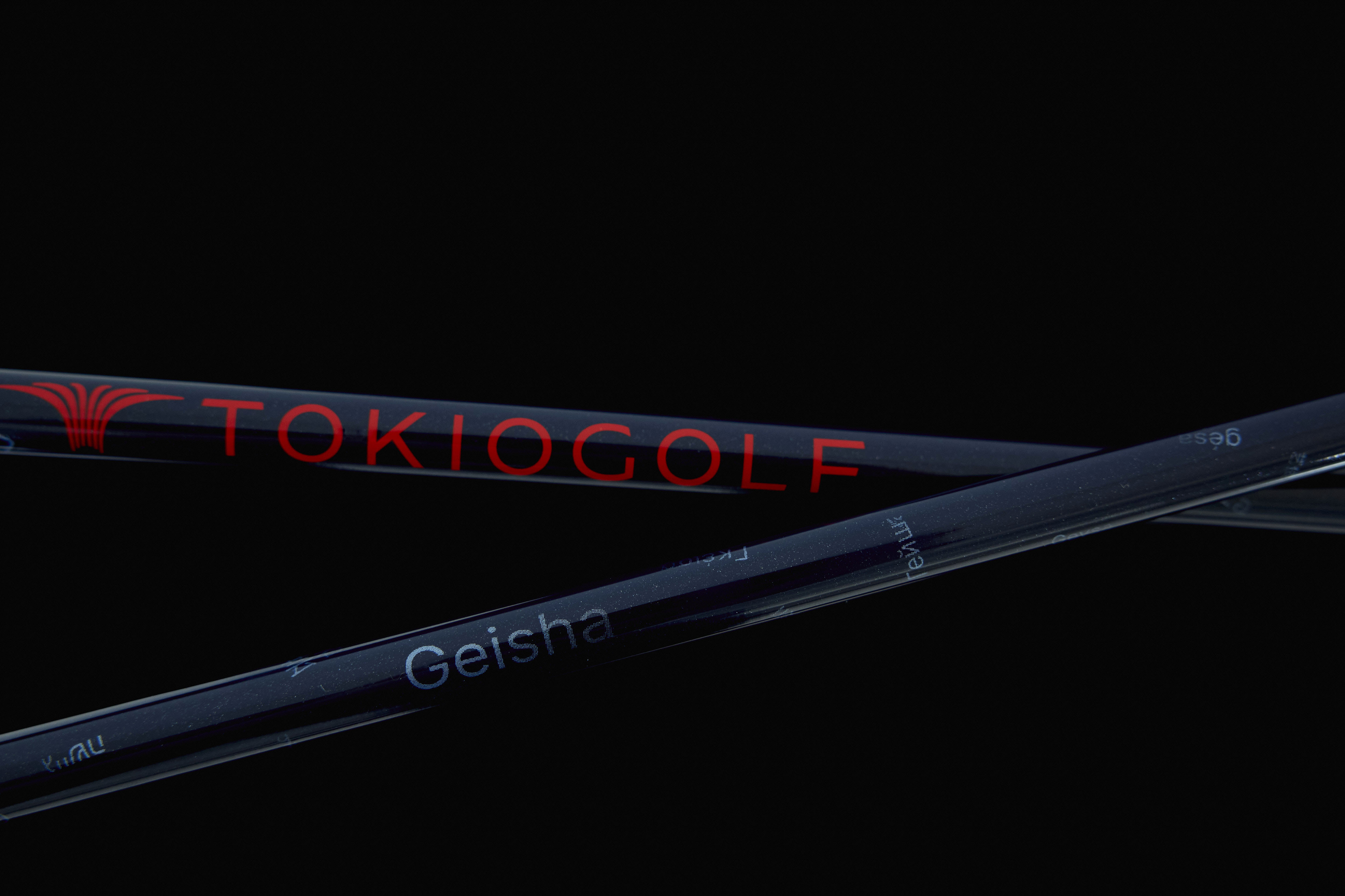 TOKIOGOLFロゴとGeishaロゴのシャフト クローズアップ